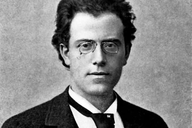 Mahler - Symphony No.9 - Czech Philharmonic - Bychkov