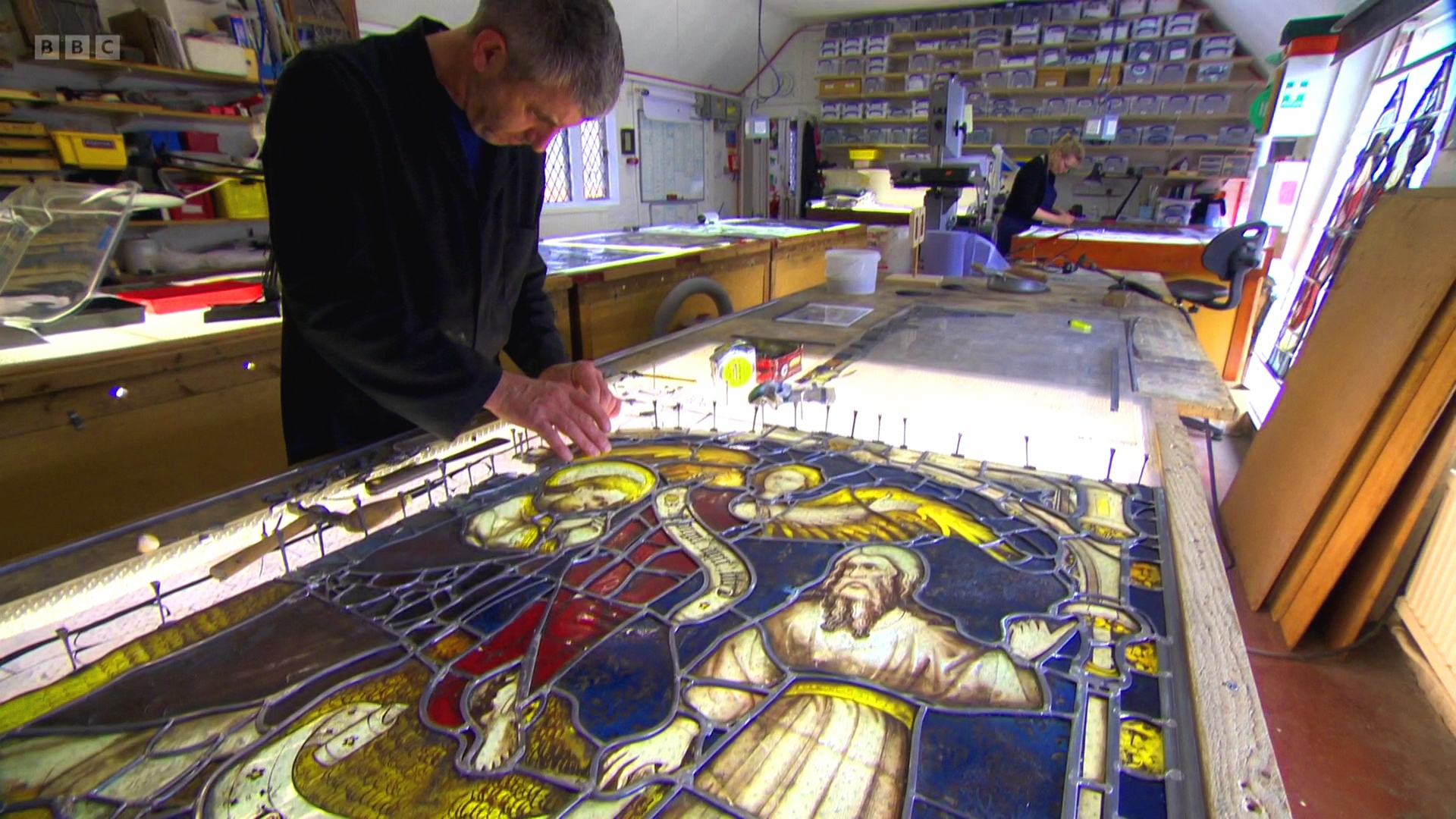 BBC Engelands Kwetsbare Glas in Loodraam Renovatie GG NLSUBBED 1080p WEB x264-DDF