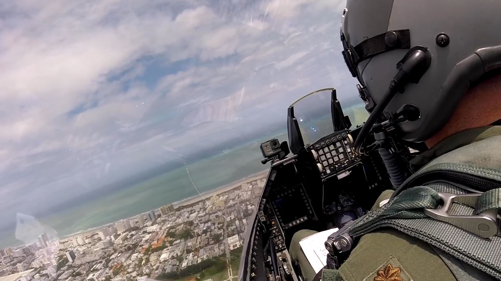 F-16 Over the Shoulder Cockpit View - Airshow over South Beach Miami - Cockpit Audio