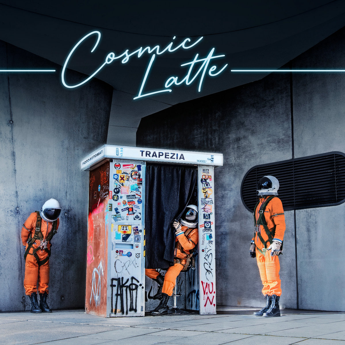 Cosmic Latte-Trapezia-WEB-2022-ENRiCH