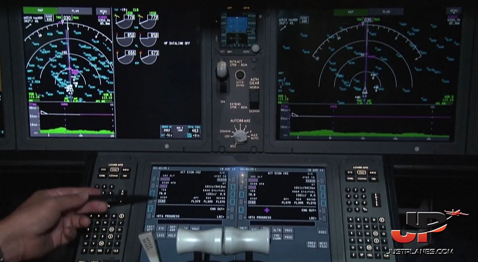 Piloting Norwegian Boeing 787 Los Angeles To Oslo - Full Cockpit Flight